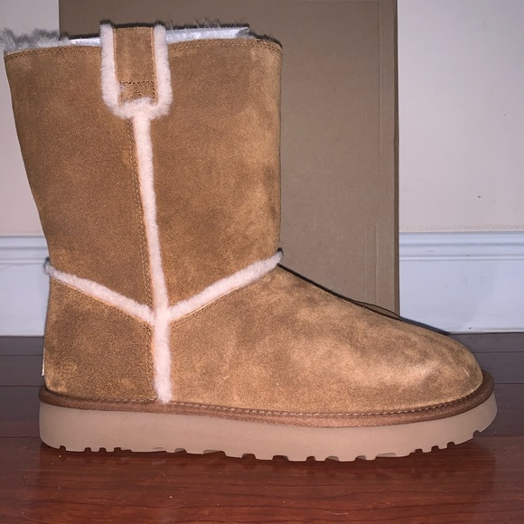 Ugg Australia Women’s Classic Short Sean Boots - Picture 5 of 6